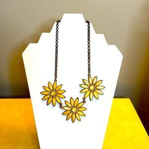 Vintage-Looking Daisy Necklace